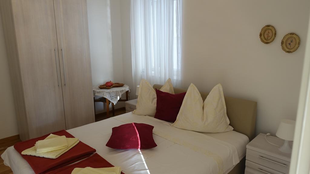 Apartments Lena Podgora Exterior photo